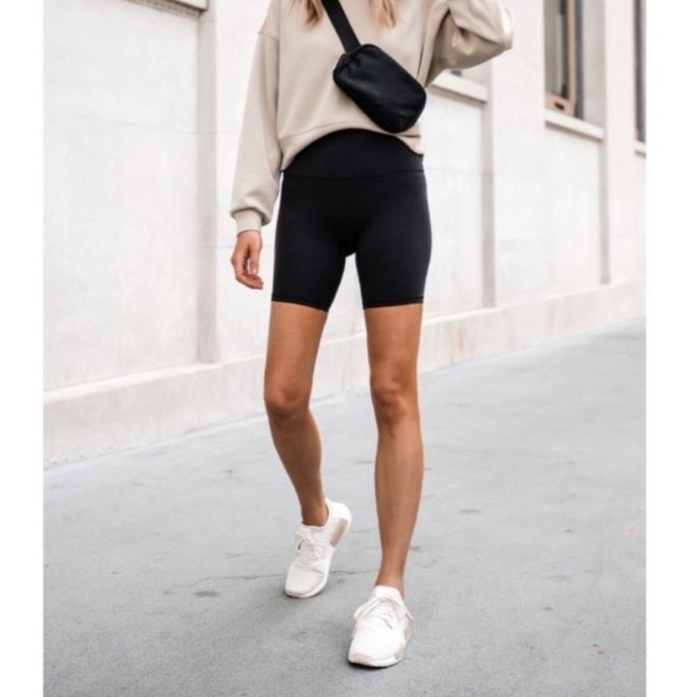 Varley Lets Go Black Biker Shorts with Pockets - Picture 7 of 7